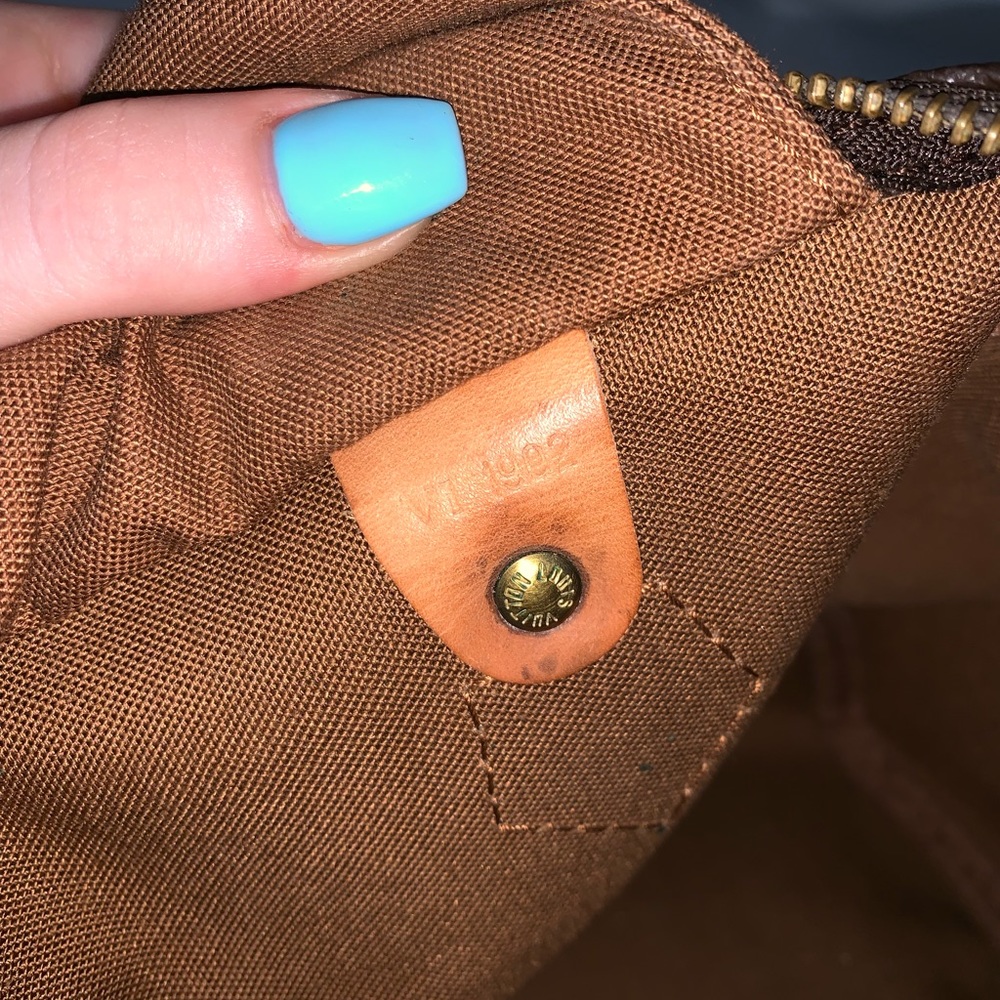 AUTHENTIC Louis Vuitton Speedy 25 purse